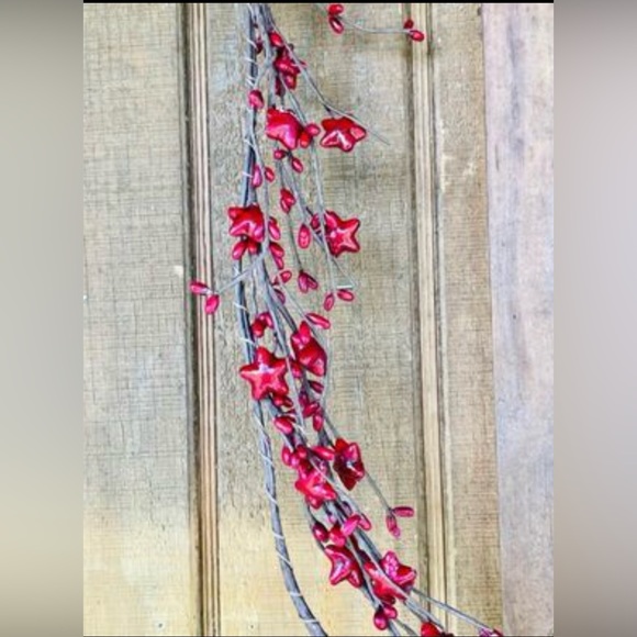 *Americana Star Pip Berry Garland - Picture 2 of 10